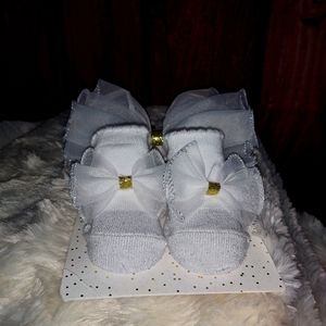 Baby Booties and Matching Bow Sets  NWOT